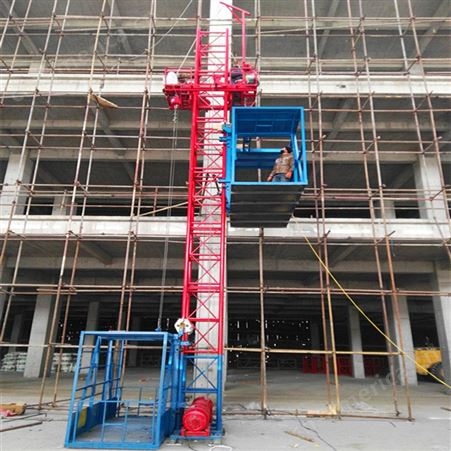 高空作业建筑升降机工地吊篮货用物料提升机自升式载重1-2吨施工升降机