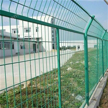金鹏水库专用双边丝护栏网道路隔离栏定制