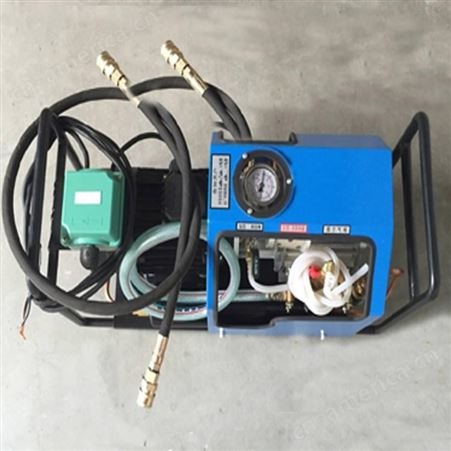 LB-7X10电动打压泵结构特点 电动水压泵是单相或三相电动机驱动的三缸柱塞泵